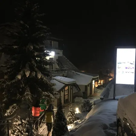 Dvori E11 Hilltop-2