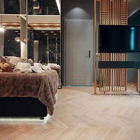 Monza Mirror Apartment-3