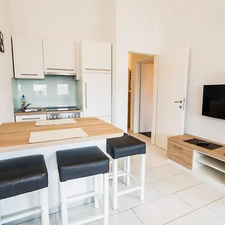 Central Apartment With Jacuzzi-3