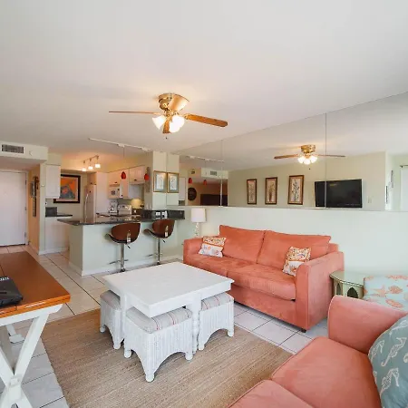 Relaxing Top Floor Corner 2Br Condo With Great View - 3 Minute Walk To The Beach!-3