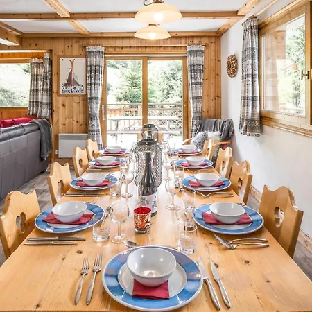 Chalet Himalaya , 10 Person Chalet With 5 Ensuite Bedrooms And Outdoor Jacuzzi In Meribel Centre-3