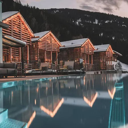 Boutique Hotel und Chalets Bergwiesenglück-3