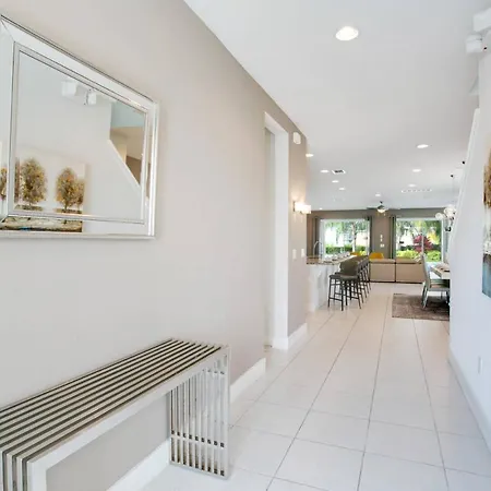 Stylish Family Home Private Pool/Spa 10Min Disneyworld Sleeps 22-2