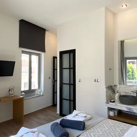 Residenza Rithymna Centro With A Private Roof Terrace And Hot Tub-3