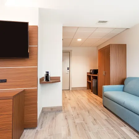 Holiday Inn Express & Suites Panama City Beach - Beachfront By Ihg-2