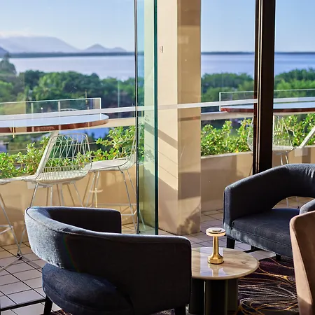 Hilton Cairns-3