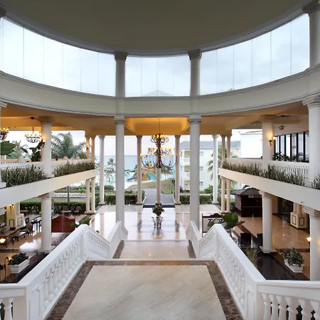 Grand Palladium Lady Hamilton Resort & Spa-2