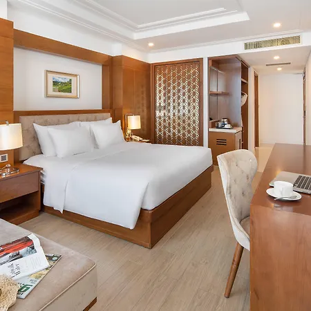 Paris Deli Danang Beach Hotel-2