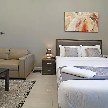 Spacious Apartment With Balcony Near Dubai Mall-3