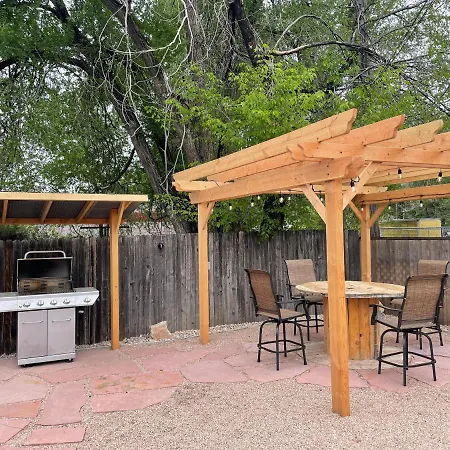 Charming Vintage Cottage With Hot Tub & Free Bikes!-2