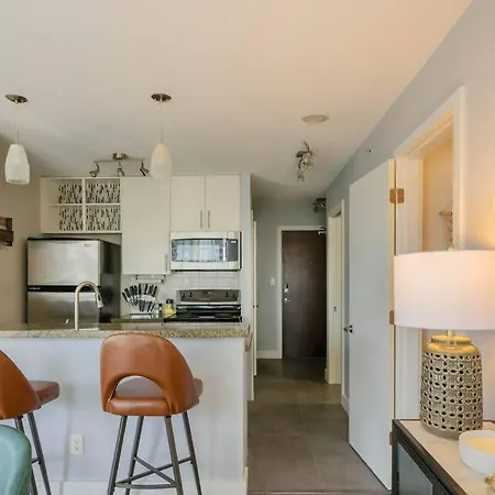 Downtown King Suite-Surround Views-Pool/Gym/Parkng-2