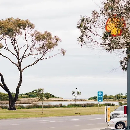 Exclusive Anglesea River Beach Apartment-3