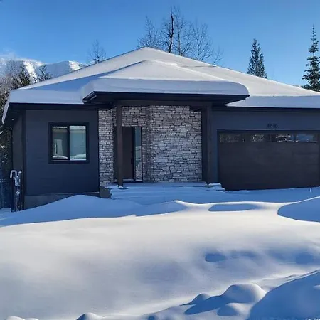 Fernie Escape - Mountain Home On The Ski Hill-2