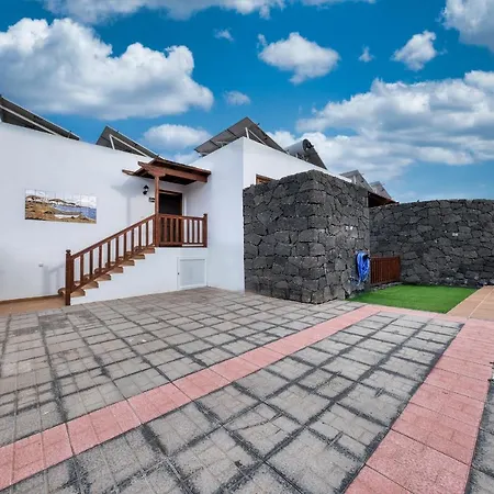 Villa Flavia - Private Pool, Jacuzzi, Bbq And Game Room By Lanzarote Vacation Homes-3