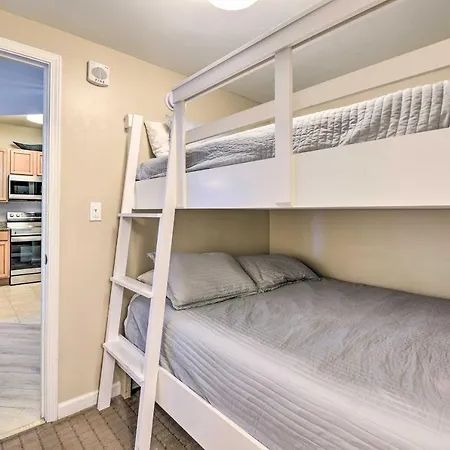 Modern Resort Condo With Balcony - Walk To Beach!-2