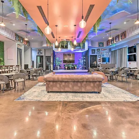 Modern Resort Condo With Balcony - Walk To Beach!-3