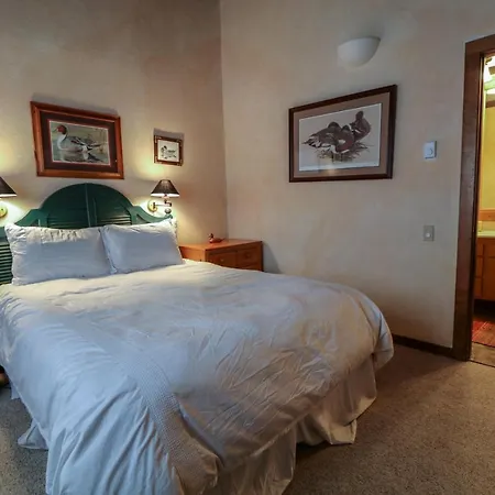 Mammoth West #143 Condo-2