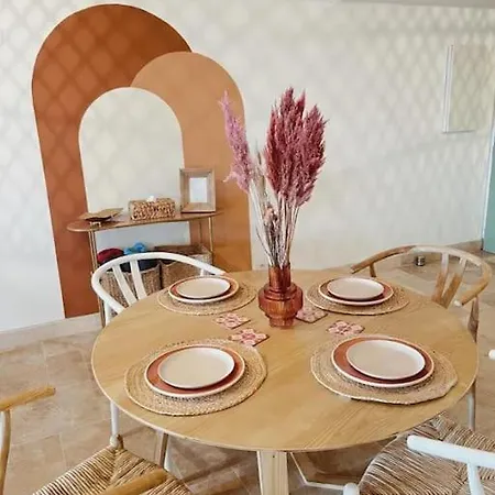 L'Appartement Du Bonheur L Saint-Gilles Les Bains-3