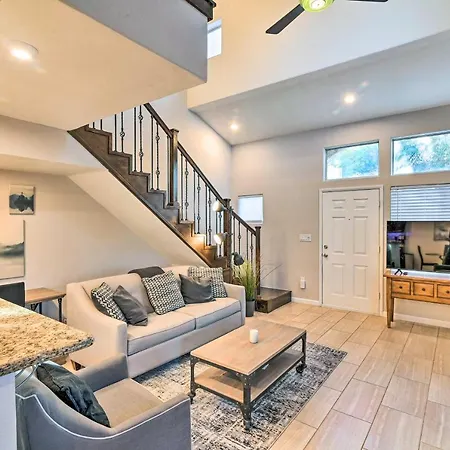 Contemporary Vegas Townhome With Community Pool-2