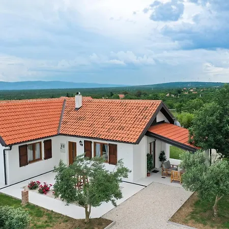 Villa Ena With Pool & Jacuzzi-2