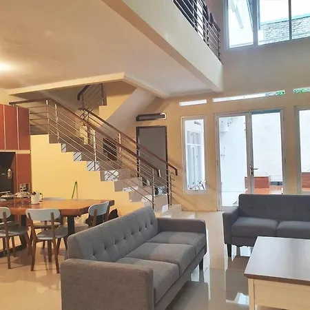 Cozy Villa / Rumah Sejuk City View Bandung-2