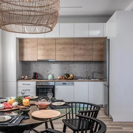 Khroma Luxury Suite 1 Beach Front Apartment-2