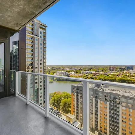 21St Fl 2Bd Condo-Rainey St-Best Views-2