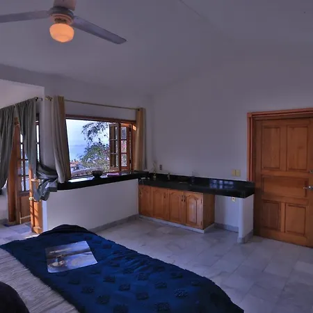La Villa Del Sol - Pool & Spa And Staff-3