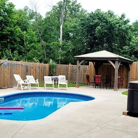 Niagara Falls Villa With Private Pool, Hottub, Water View And Breakfast-3