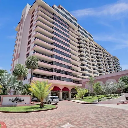 Lovely Ocean View Condo Beach Service 704-2