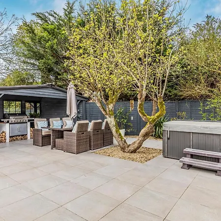 Luxury Goodwood Home, Hot Tub, 3 Bedrooms, Pet Friendly-2