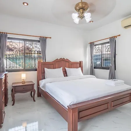 Deluxe 3 Bedrooms Villa With Fancy Pool In Downtown Pattaya-2