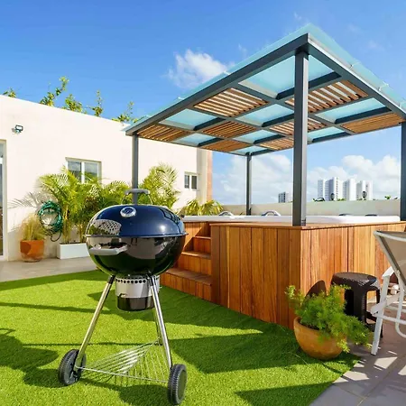 Penthouse With Private Jacuzzi - Three Bedroom-2