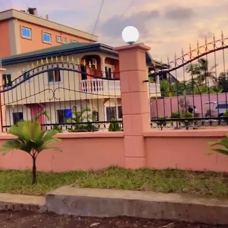 Stunning 3-Bedrooms Guesthouse In Limbe Cameroon-2