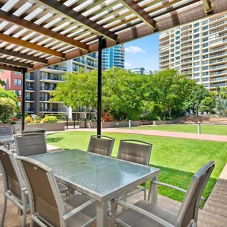 Resort Pad ~ 1Bed/1Bath/Balcony/1Car ~ 10 Mins Cbd-2