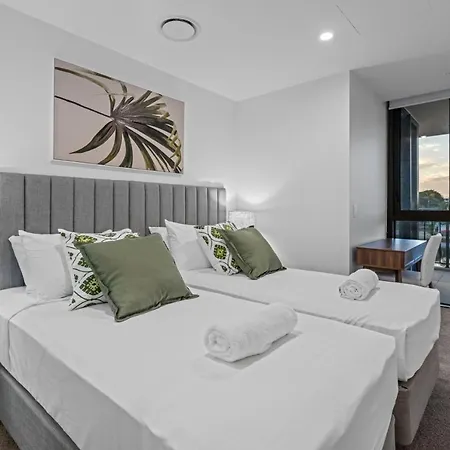 The Riverview - Brand New Modern 2Br With King Bed, Parking & Pool-2