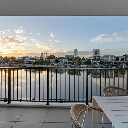 The Riverview - Brand New Modern 2Br With King Bed, Parking & Pool-3