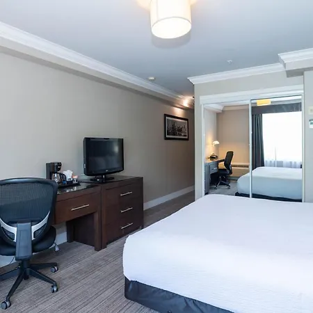 Sandman Hotel & Suites Calgary South-2