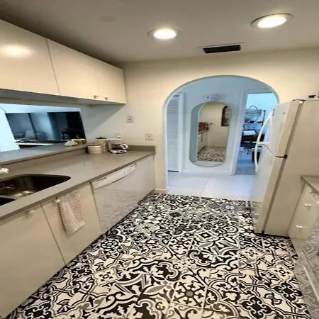 Naples Luxury Condo, Pool, Tennis, Minutes From The Beach-3