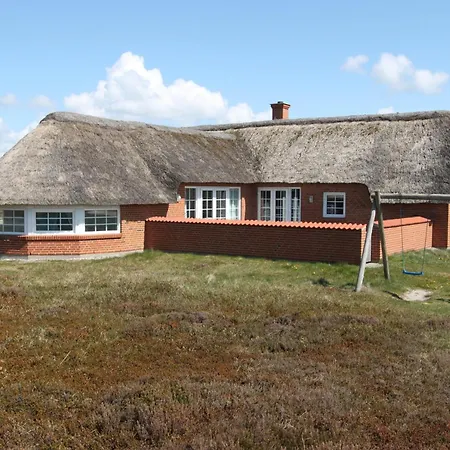 Cozy Thatched Cottage With Pool By The Sea - Sj450-3