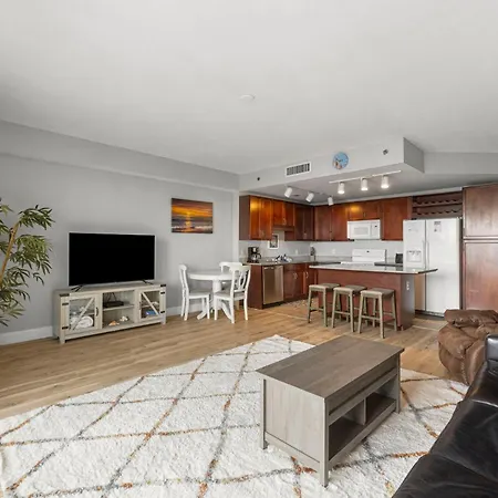 Ocean View 10Th Floor Condo At The Laketown Wharf 1004-2