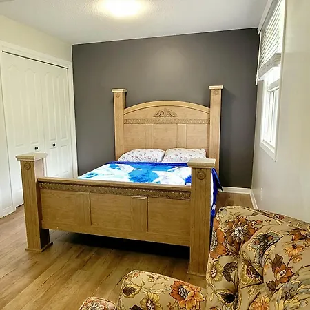 Niagara Falls Villa With Private Pool, Hottub, Water View And Breakfast-2