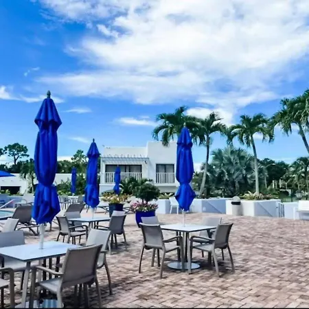 Naples Luxury Condo, Pool, Tennis, Minutes From The Beach-2