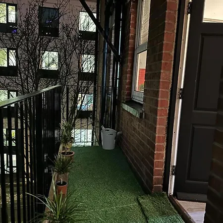 Flat Sleeps 2 With Parking-3