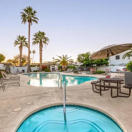 Central Location, Huge Pool, Upgraded Unit-3