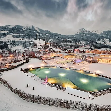 Hotel Norica - Thermenhotels Gastein mit dem Bademantel direkt in die Therme-2