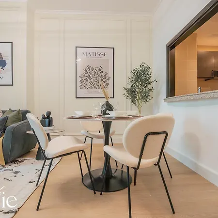 Chic 1 Bed In Marina Newly Furnished,Modern Luxury-2