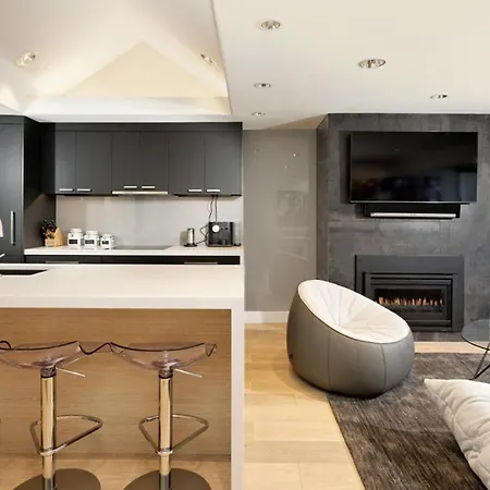 Fasching Haus Unit 7, Luxury Condo With Designer Decor, Ideal Location, Common Pool & Hot Tub-3