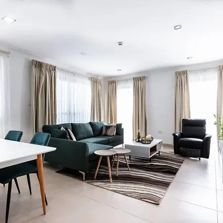 Luxurious Superior Apartment One Bedroom Space Available-3