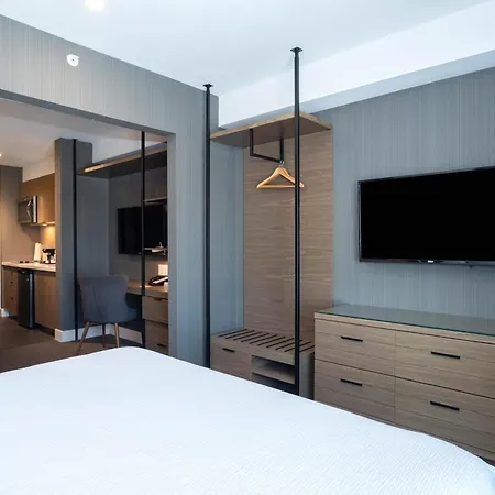Sandman Signature Calgary Airport Hotel-2
